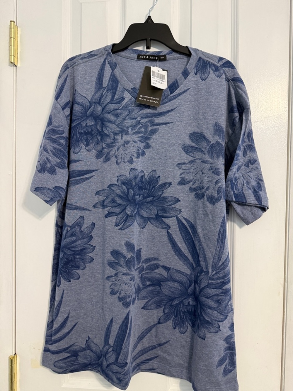 Women’s floral V-neck T-shirt